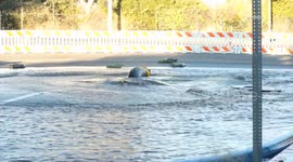 US, Los Angeles: Granada Hills Water Outage Pipe Breaks During Repairs Thousands Still Without Water With Sound On Tape