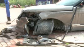 Land Rover driving onto pavement smashes two cars