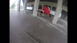 Slackline tricks in the city