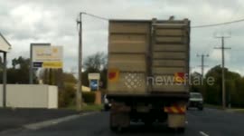 Truck loosing tyres