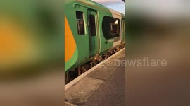Newsflare Edit - Southern rail train full to over capacity!