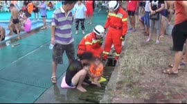 Firefighters rescue a girl stuck her leg in sewer