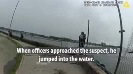 US: NYPD Female Officer Wrestles Suspect In Water After He Jumps To Escape