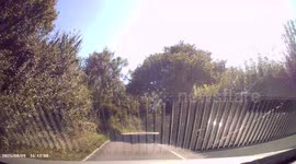 DASHCAM - NEAR MISS - HEAD ON CRASH! Driver overtakes cyclist on approach to BLIND BEND!