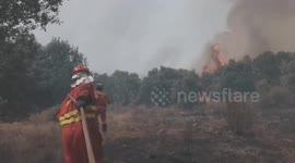 Spain: Firefighters fight intense flames in northwestern Spain’s Zamora province