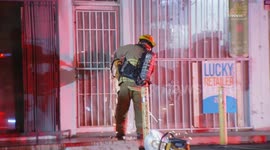 US, Los Angeles: Silver Lake Laundromat Destroyed in Fire