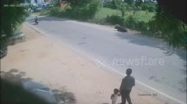 Live video of a toddler dragged 20 feet by speeding bike in India