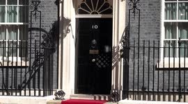 UK: UK premier hosts Ukrainian president ahead of Trump-Putin meeting (2)