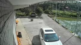 Resident falls from balcony but is saved by car sunroof cushioning his fall