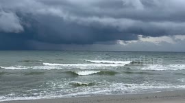 US: Waterspout Seen Off Coastline of Carolinas Amid Marine Warning