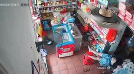 Snake slithers into shop but bolts when startled by screaming man