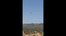 Seaplane scoops water to battle Jarilla wildfire in Cáceres, Spain