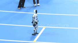 China: 42 robots compete in 1,500m race at 2025 World Humanoid Robot Games