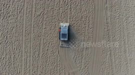 China: Robot helps clean beaches in S China