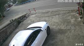 Car loses control and crashes into ramp in Guizhou, China