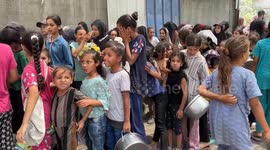 Hot meals distributed to Palestinians starving under Israeli blockade in Gaza