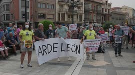Residents protest wildfire response in Leon and Zamora