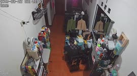 Father rushes to save family as earthquake shakes home
