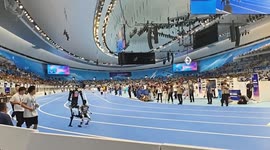 Robot crashes into smaller competitor during race in China