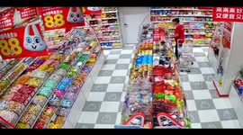 Convenience store prank sends coworker fall to the ground in Shandong, China