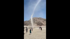Dust devil sweeps through crowd in Qinghai, China