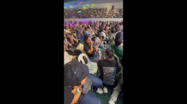 Crowd cheers as boyfriend makes emotional proposal at pop concert
