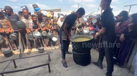 Hot meals distributed to Palestinians in Khan Younis amid food shortages