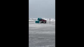 US: Large Waves Hit East Coast as Hurricane Erin Moves North in Atlantic 5