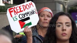 UK: Pots and pans used to protest Gaza famine outside Israeli Embassy in London