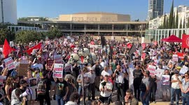 Thousands rally in Tel Aviv to demand end to Israeli genocide in Gaza (1)