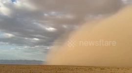 US: Massive Dust Storm Engulfs Red Lake North Of Kingman