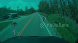 US: Red Truck Recklessly Passes Stopped School Bus While Children Cross