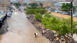 Yemen: Heavy rains cause flooding in Yemen's capital Sanaa