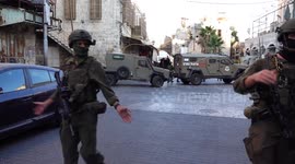 Jewish settlers under Israeli forces’ protection raid Hebron