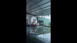Typhoon Kajiki shakes roof as storm approaches Vietnam