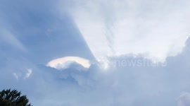 Stunning cloud formation forms over homes in the Philippines