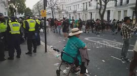 Crowds fill the streets at the Notting Hill Carnival 2025, while police are on standby and rubbish piles up