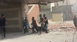 Footage shows initial moments of Israeli strike on medical complex in Gaza, killing 20, including 5 journalists (2)