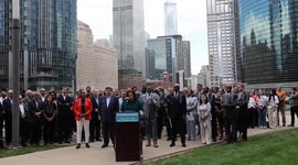 US: Illinois Governor JB Pritzker and Chicago Mayor Brandon Johnson hold joint press conference to emphasize no emergency to send military to Chicago