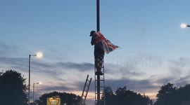 Harlow, United Kingdom – 08/25/2025 – A group of residents gathered along Southern Way in Harlow, Essex, at 8:00 PM to participate in