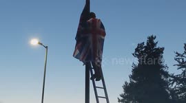 Harlow, United Kingdom – 08/25/2025 – A group of residents gathered along Southern Way in Harlow, Essex, at 8:00 PM to participate in
