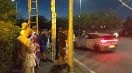 Harlow, United Kingdom – 08/25/2025 – A group of residents gathered along Southern Way in Harlow, Essex, at 8:00 PM to participate in