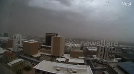 TIMELAPSE - Powerful dust storm envelops Phoenix, Arizona