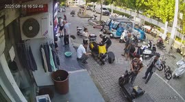 Runaway motorcycle causes chaos on pavement in Anhui, China