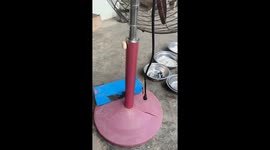 Creative DIY fan runs using motorcycle throttle in Guangxi, China