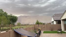 Timelapse of massive dust storm hitting Phoenix, US