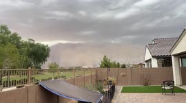 TIMELAPSE - Massive dust storm hits Phoenix in US, causes damage, power outages