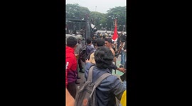 Protesters converge on parliament amid anger at 'corruption' in Indonesia
