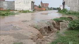 Pakistan: Ravi River Flood: Army Rescues Stranded Civilian in Raiwind’s Chuhang Area