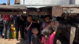 Gaza children try to quench thirst with droplets from water tankers